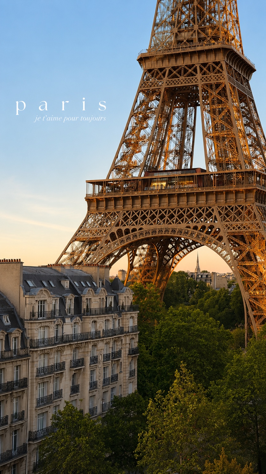 La Torre Eiffel iluminada por la luz cálida de París